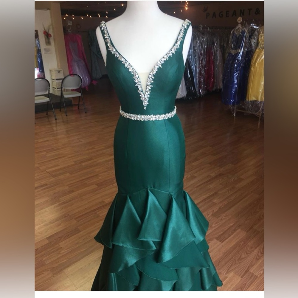 Ritzee Pageant/ Prom Dress Size 10, runs small